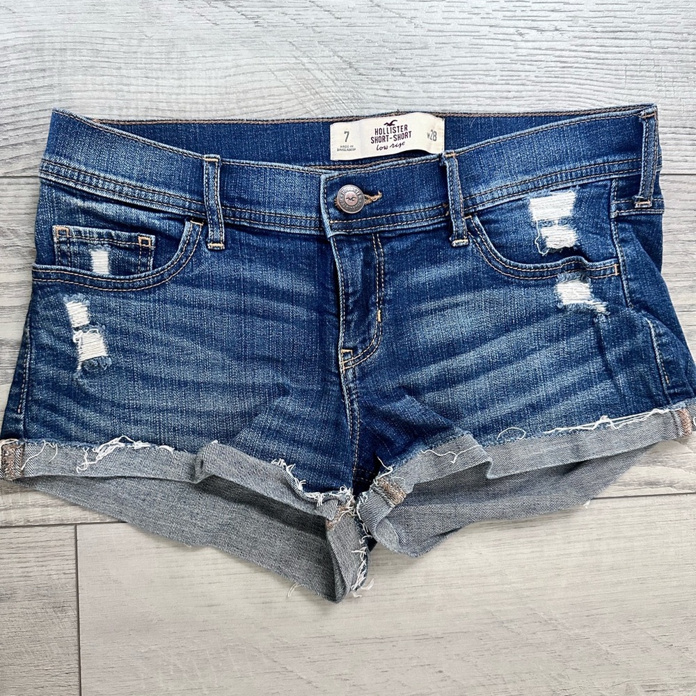 Hollister Short-Short Low Rise Shorts
